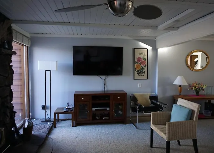 2-3 Bedroom /2 Bath Holiday home *