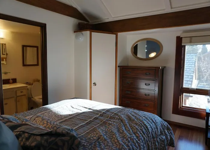 2-3 Bedroom /2 Bath Holiday home